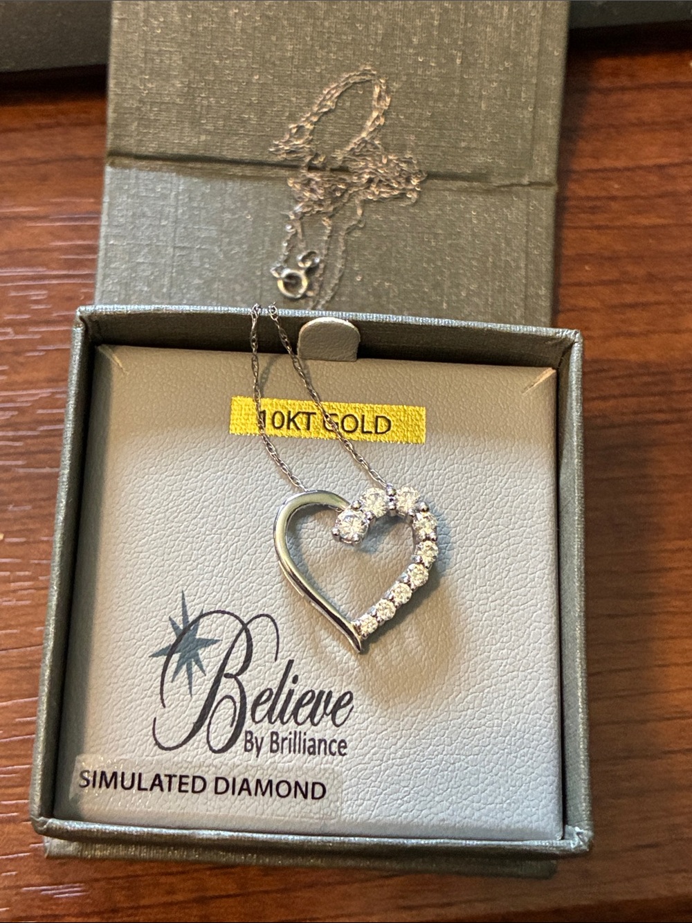 10k solid gold  Heart Pendant Necklace with Simulated Diamonds - White